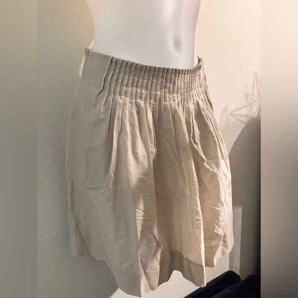 Banana Republic beige skit! - Picture 2 of 5